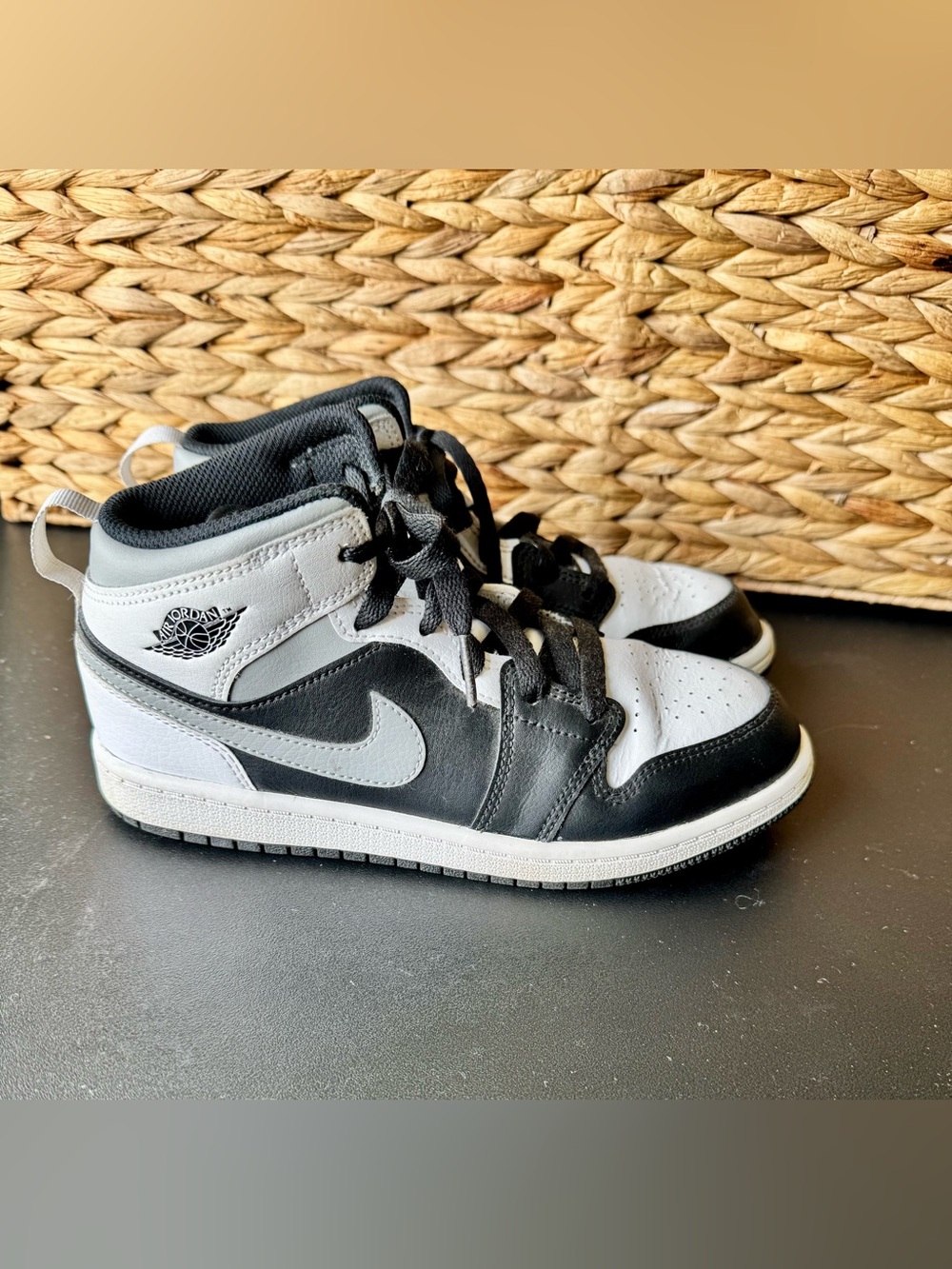 Nike Air Jordan ‘White Shadow’ 1 MID Youth 3Y